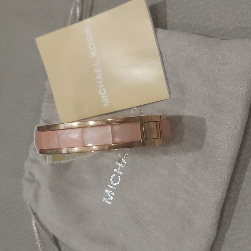 MICHAEL KORS BANGLE BRACELET